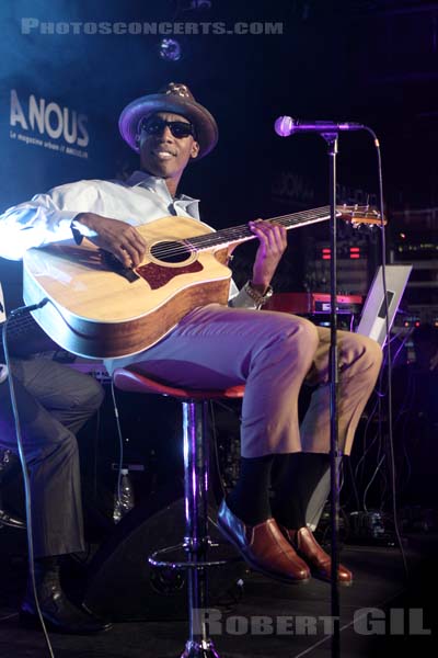 RAPHAEL SAADIQ - 2009-07-08 - PARIS - Studio SFR - 